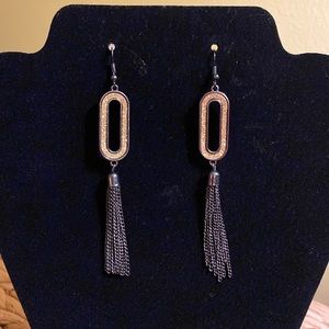 Black and sparkly gold oval shaped earrings beautiful like new condition